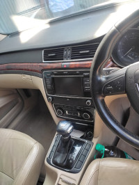 Skoda Superb Elegance 1.8 TSI AT