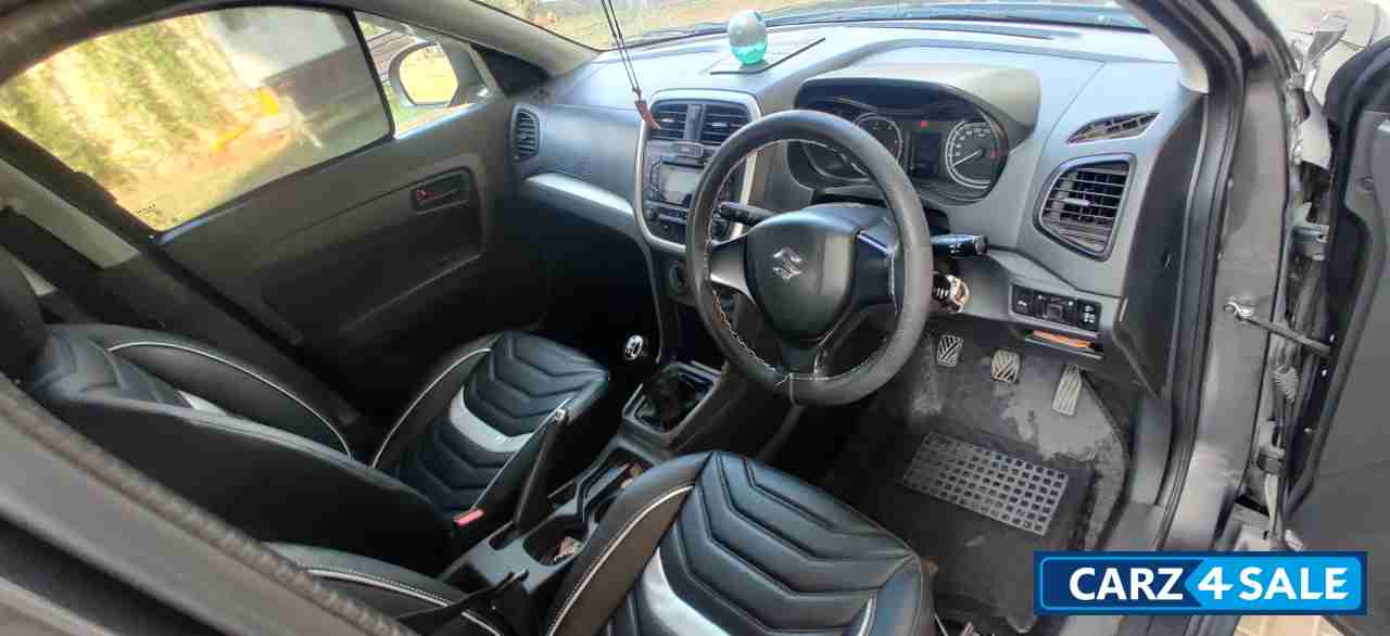 Gray Maruti Suzuki Vitara Brezza VDi Gray Maruti Suzuki Vitara Brezza VDi