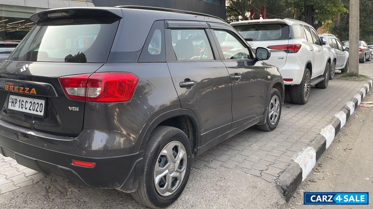 Gray Maruti Suzuki Vitara Brezza VDi Gray Maruti Suzuki Vitara Brezza VDi