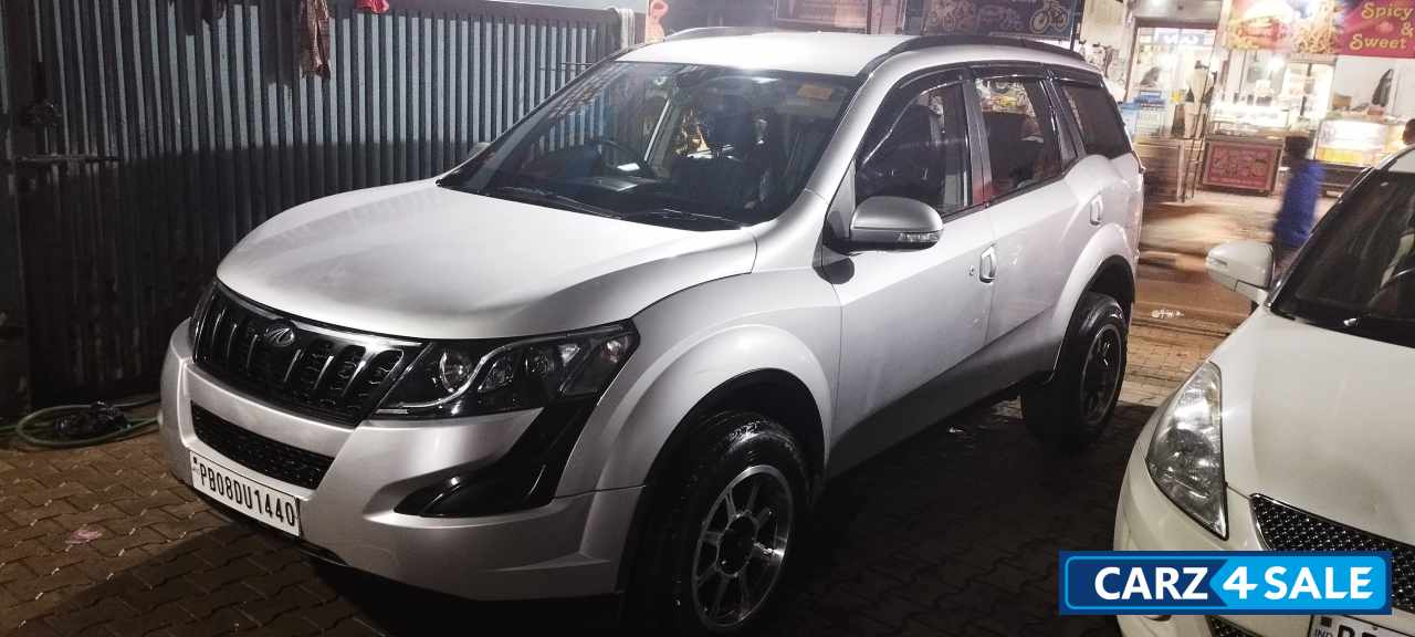 Silver Mahindra XUV 500 W6 2WD