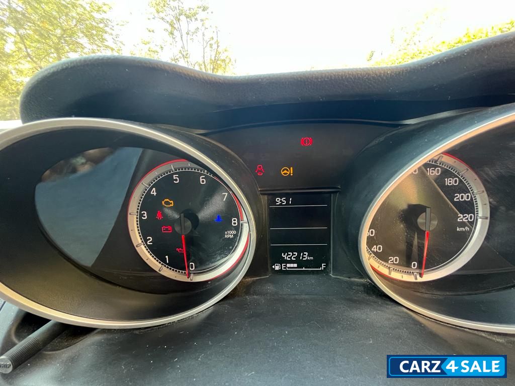 Maruti Suzuki Swift VXI