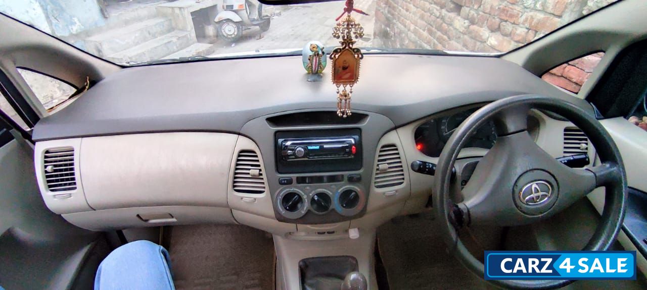 Toyota Innova 2.5 G4 7 STR Toyota Innova 2.5 G4 7 STR