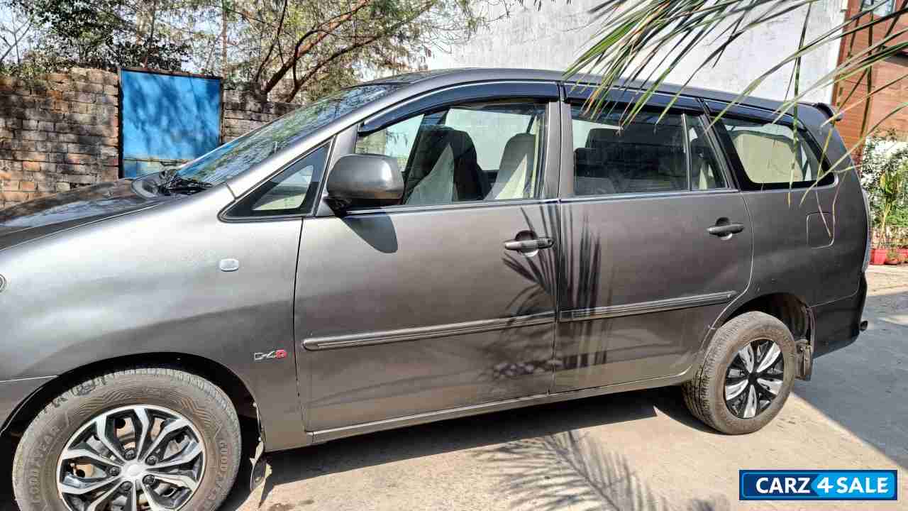 Toyota Innova 2.5 G4 8 STR