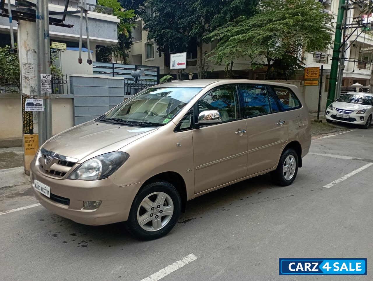 Toyota Innova 2.0 V