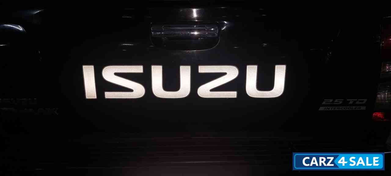 Isuzu D-Max V-Cross 4x4 Isuzu D-Max V-Cross 4x4