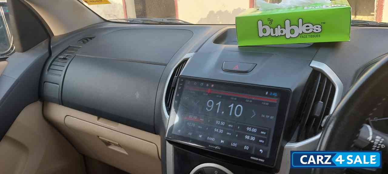 Isuzu D-Max V-Cross 4x4 Isuzu D-Max V-Cross 4x4