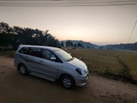 Silver Toyota Innova 2.5 VX 7 STR