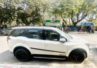 Pearl White Mahindra XUV 500 W6 2WD