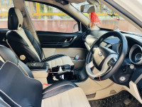 Pearl White Mahindra XUV 500 W6 2WD