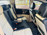 Pearl White Mahindra XUV 500 W6 2WD