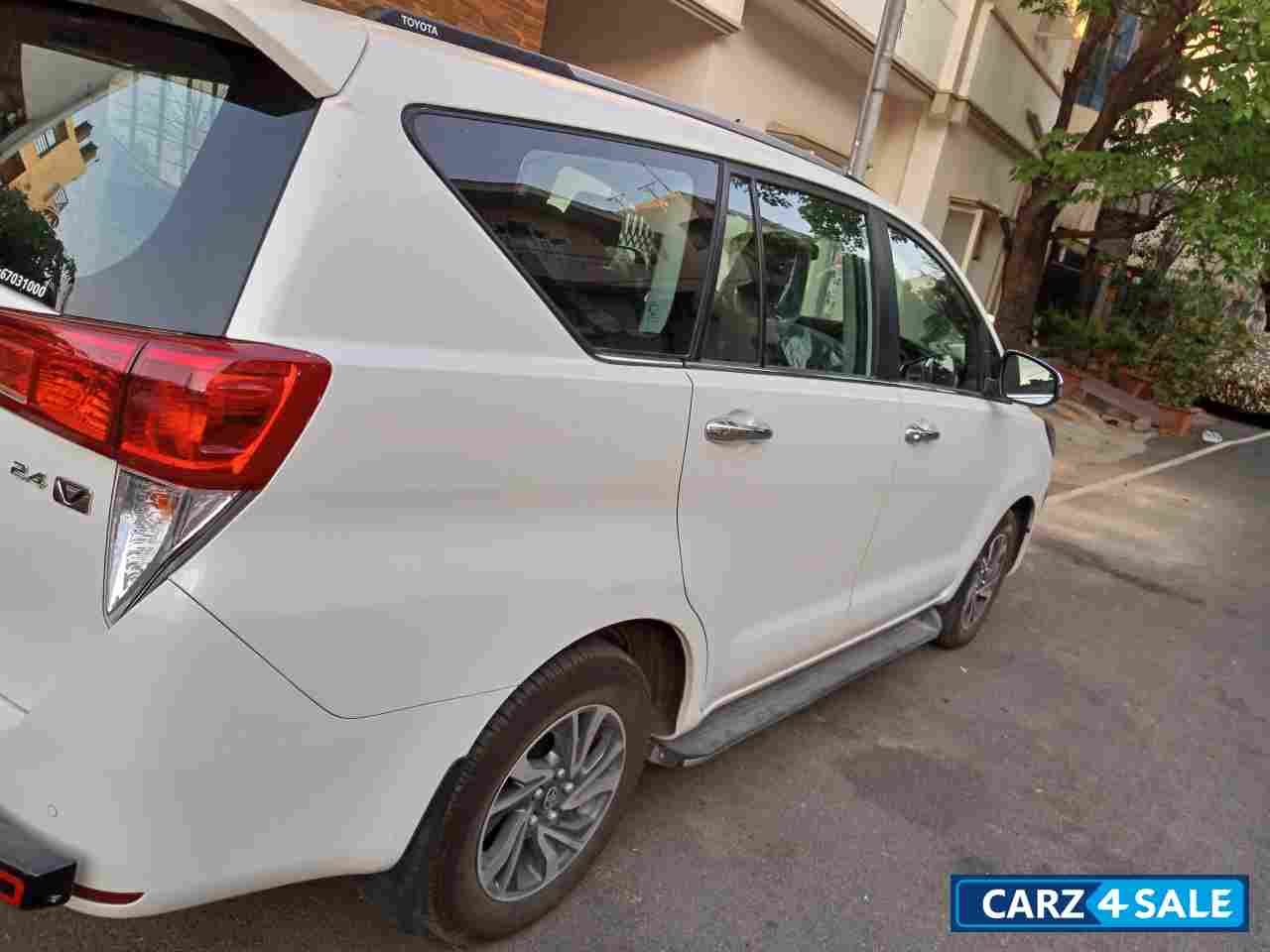 Pearl White Crystal Shine Toyota Innova Crysta 2.4 VX MT 8 Seater Diesel Pearl White Crystal Shine Toyota Innova Crysta 2.4 VX MT 8 Seater Diesel