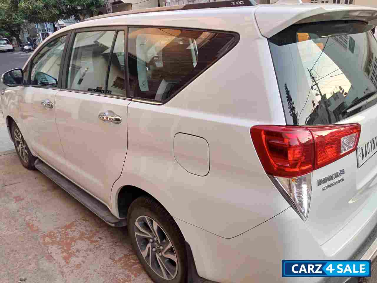 Pearl White Crystal Shine Toyota Innova Crysta 2.4 VX MT 8 Seater Diesel Pearl White Crystal Shine Toyota Innova Crysta 2.4 VX MT 8 Seater Diesel