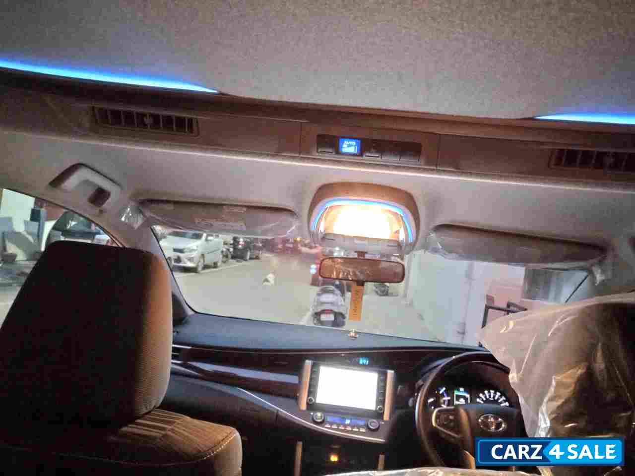 Pearl White Crystal Shine Toyota Innova Crysta 2.4 VX MT 8 Seater Diesel Pearl White Crystal Shine Toyota Innova Crysta 2.4 VX MT 8 Seater Diesel