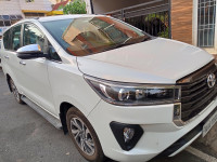 Pearl White Crystal Shine Toyota Innova Crysta 2.4 VX MT 8 Seater Diesel