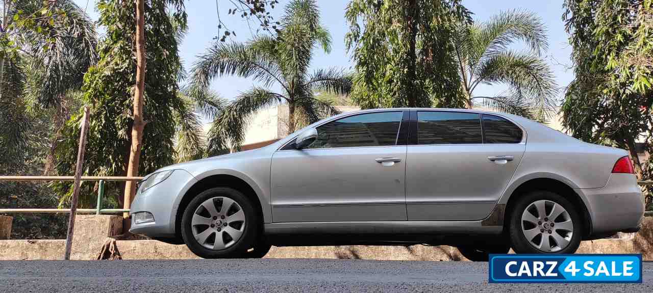 Skoda Superb Elegance 1.8 TSI AT
