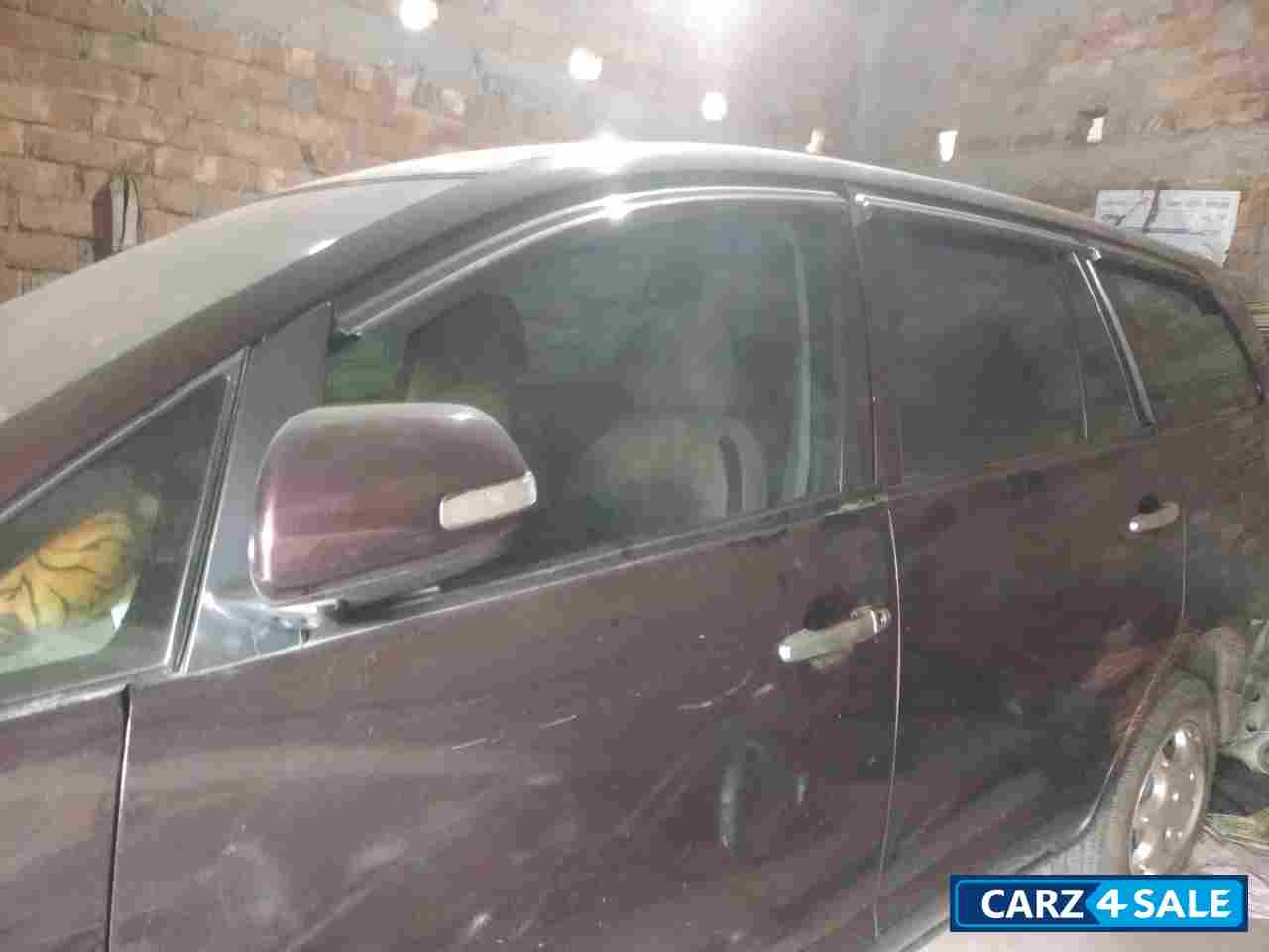 Toyota Innova 2.5 G 8 STR BS-III