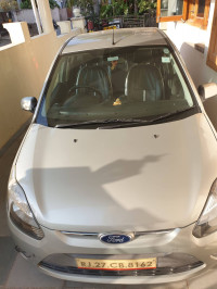 Champagne Ford Figo Diesel