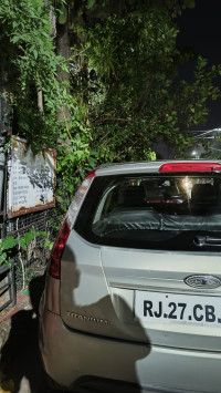 Champagne Ford Figo Diesel