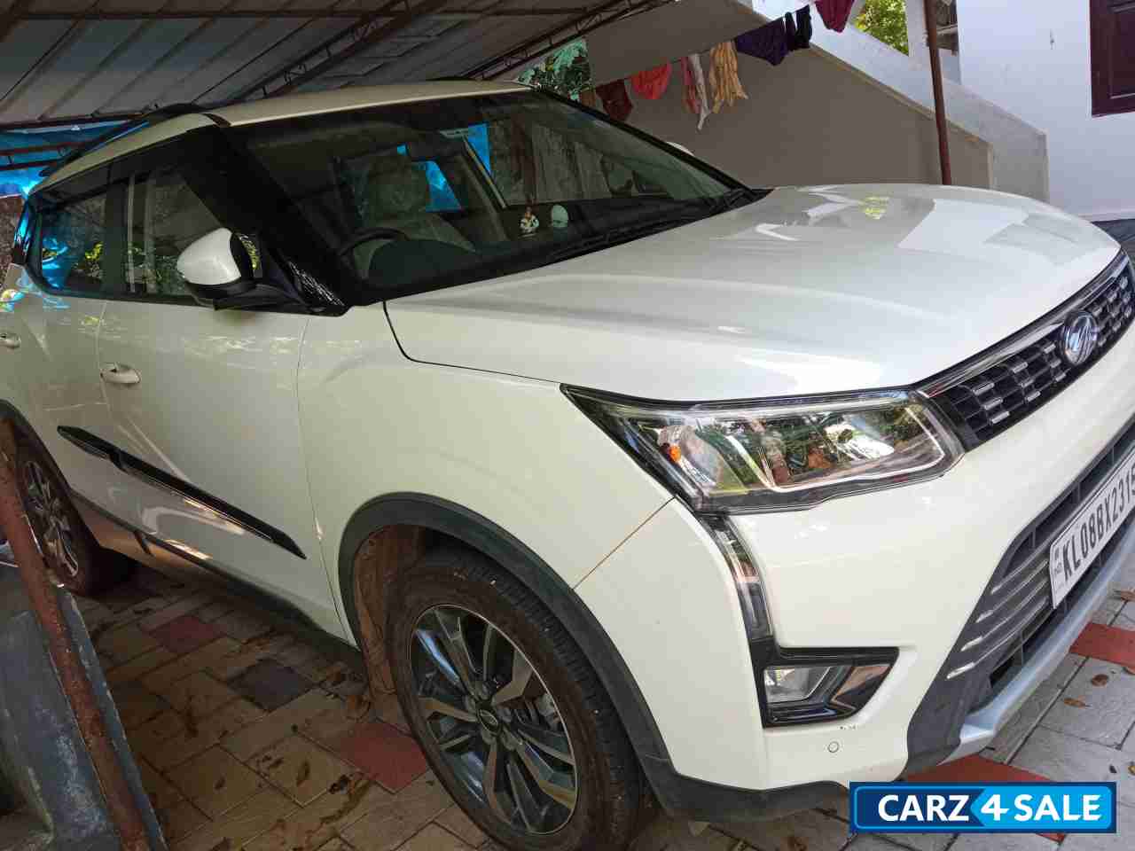 Mahindra XUV300 W8 OPT P 2WD Petrol