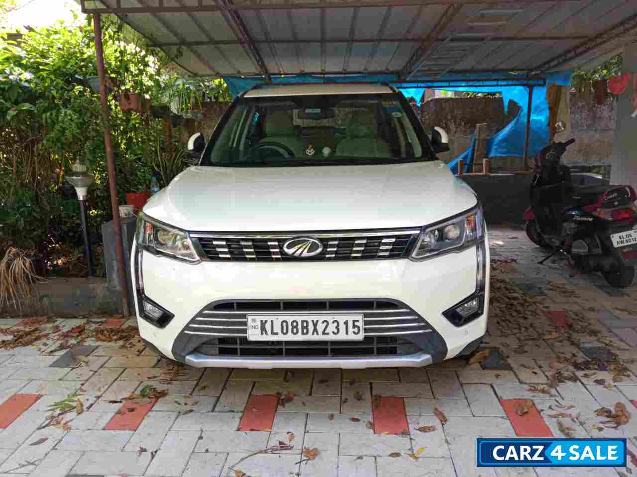 Mahindra XUV300 W8 OPT P 2WD Petrol