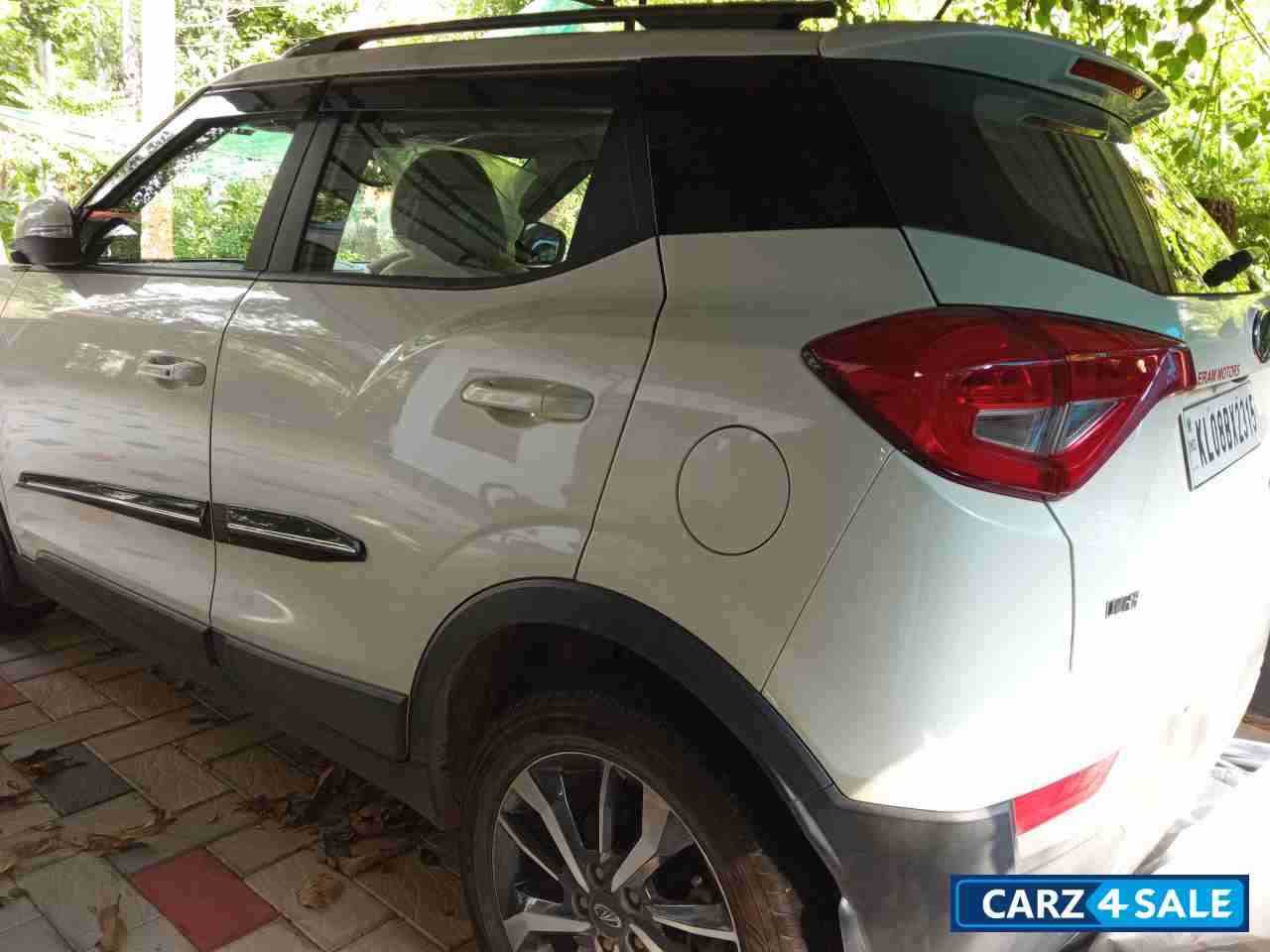 Mahindra XUV300 W8 OPT P 2WD Petrol