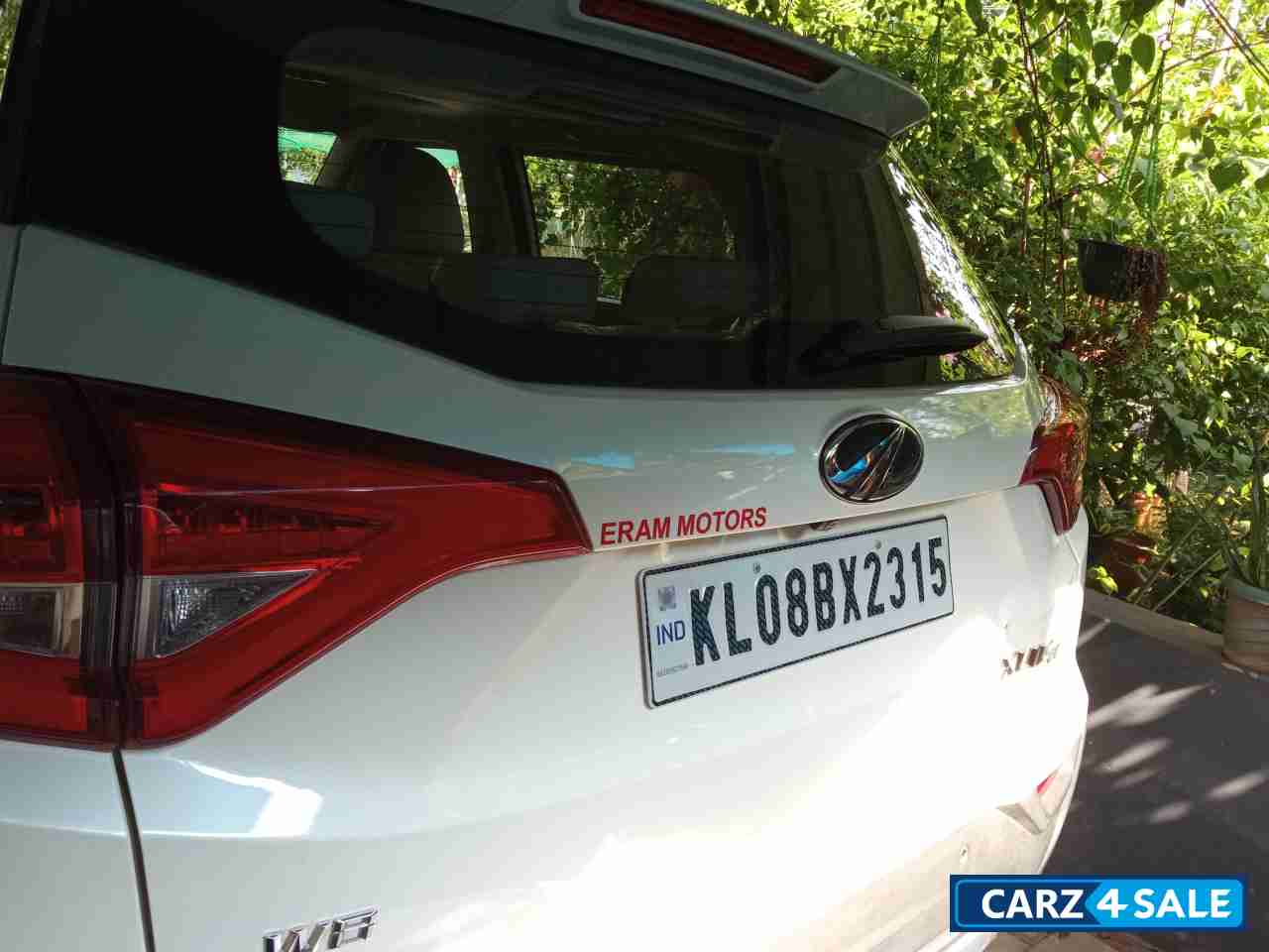 Mahindra XUV300 W8 OPT P 2WD Petrol