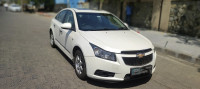 White Chevrolet Cruze LTZ