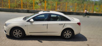 White Chevrolet Cruze LTZ