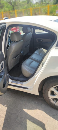 White Chevrolet Cruze LTZ