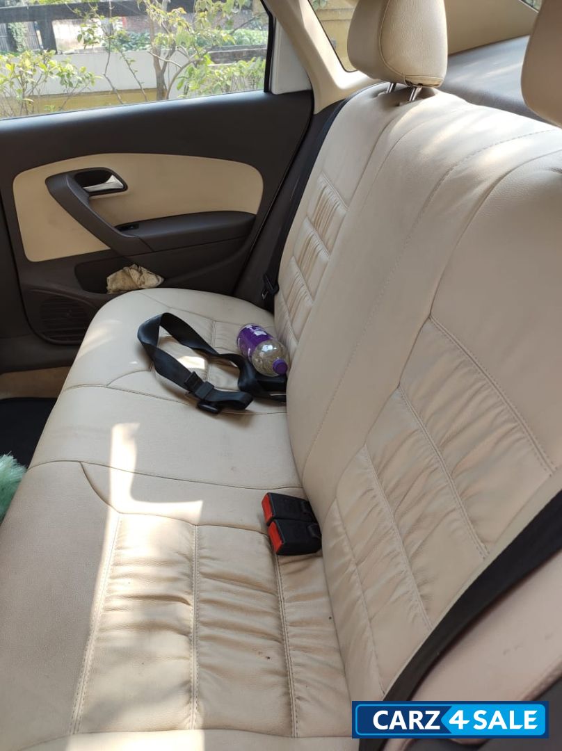 Silver Volkswagen Vento 1.6 MPI Trendline Petrol Silver Volkswagen Vento 1.6 MPI Trendline Petrol