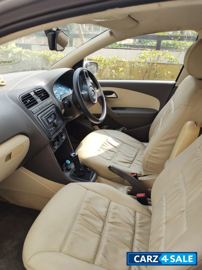 Silver Volkswagen Vento 1.6 MPI Trendline Petrol Silver Volkswagen Vento 1.6 MPI Trendline Petrol