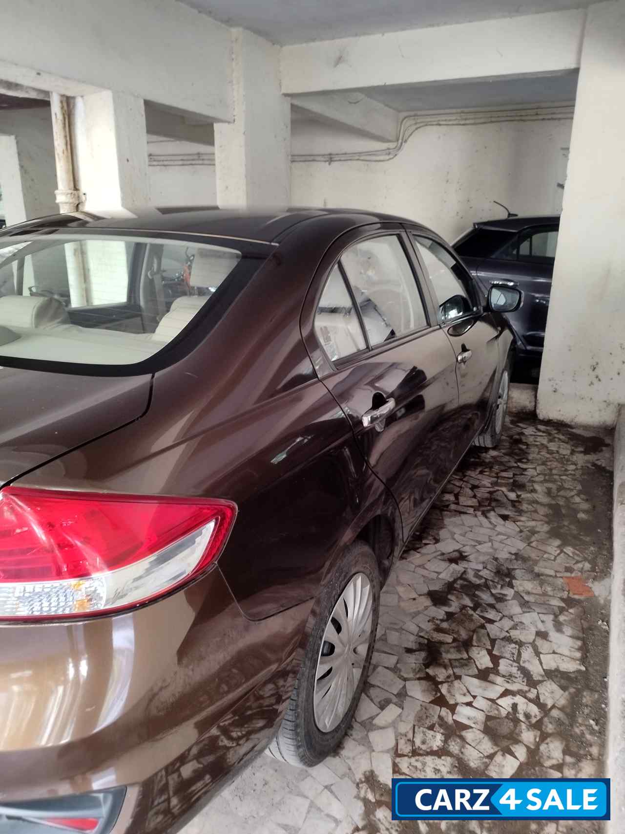 Brown Maruti Suzuki Ciaz VXi O Brown Maruti Suzuki Ciaz VXi O