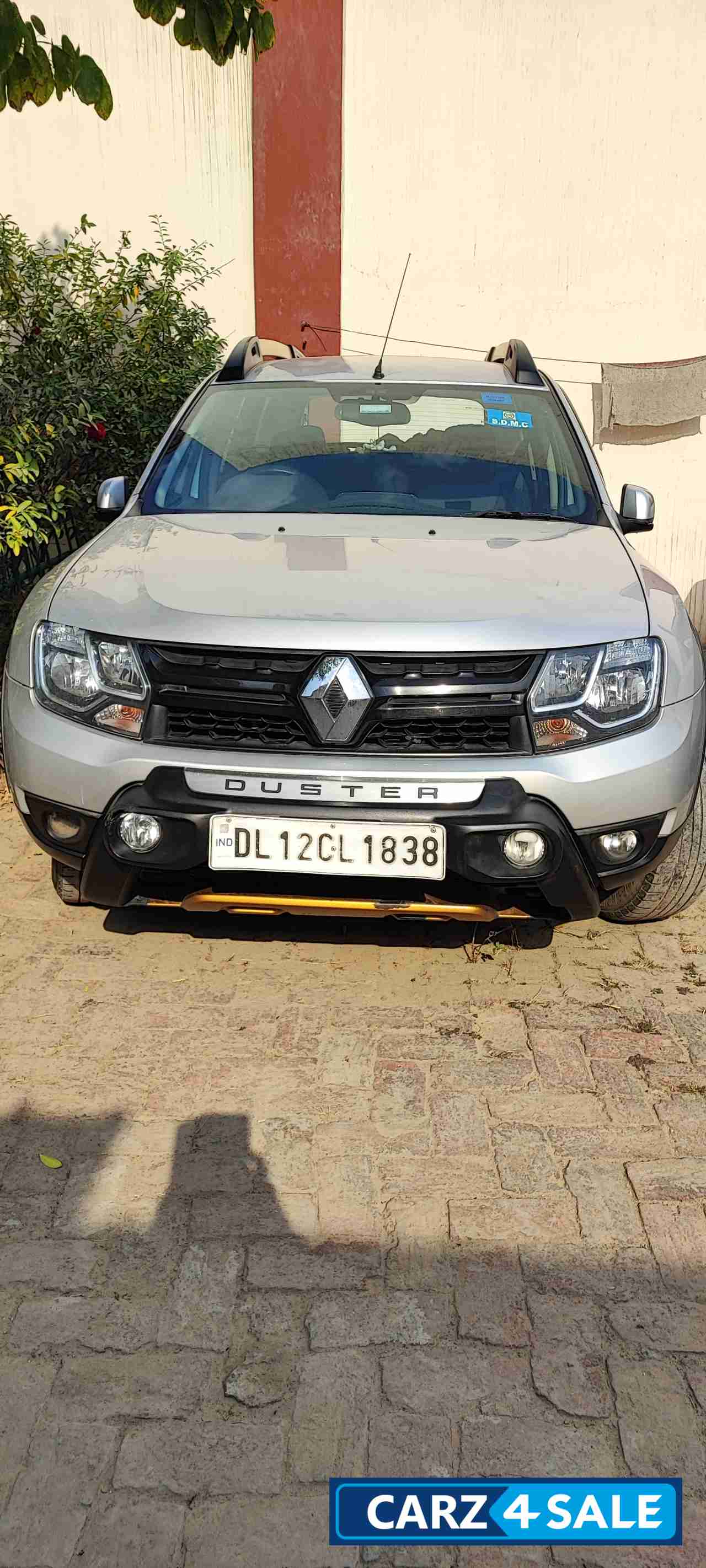 Silver Renault Duster 85 PS Diesel RxL Pack