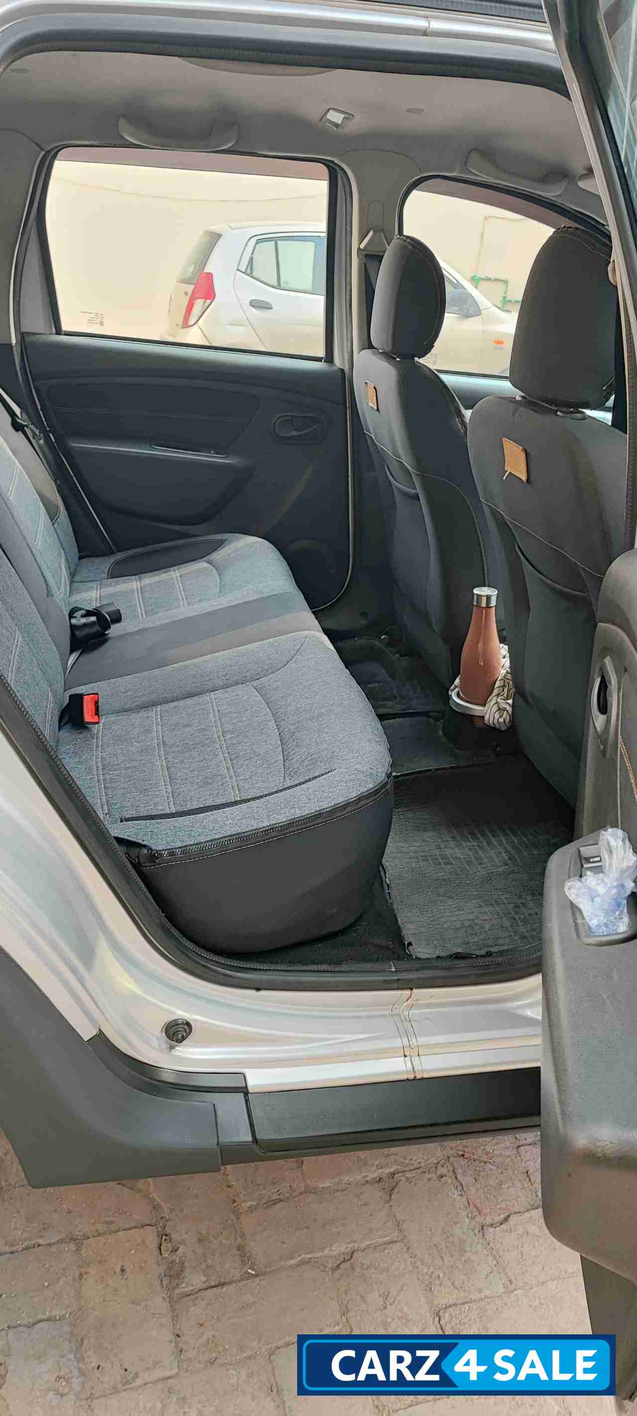 Silver Renault Duster 85 PS Diesel RxL Pack Silver Renault Duster 85 PS Diesel RxL Pack