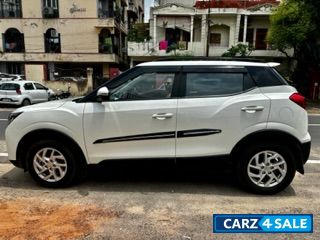 White Mahindra XUV300 Diesel W8