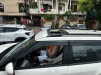 White Mahindra XUV300 Diesel W8