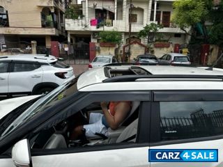 White Mahindra XUV300 Diesel W8