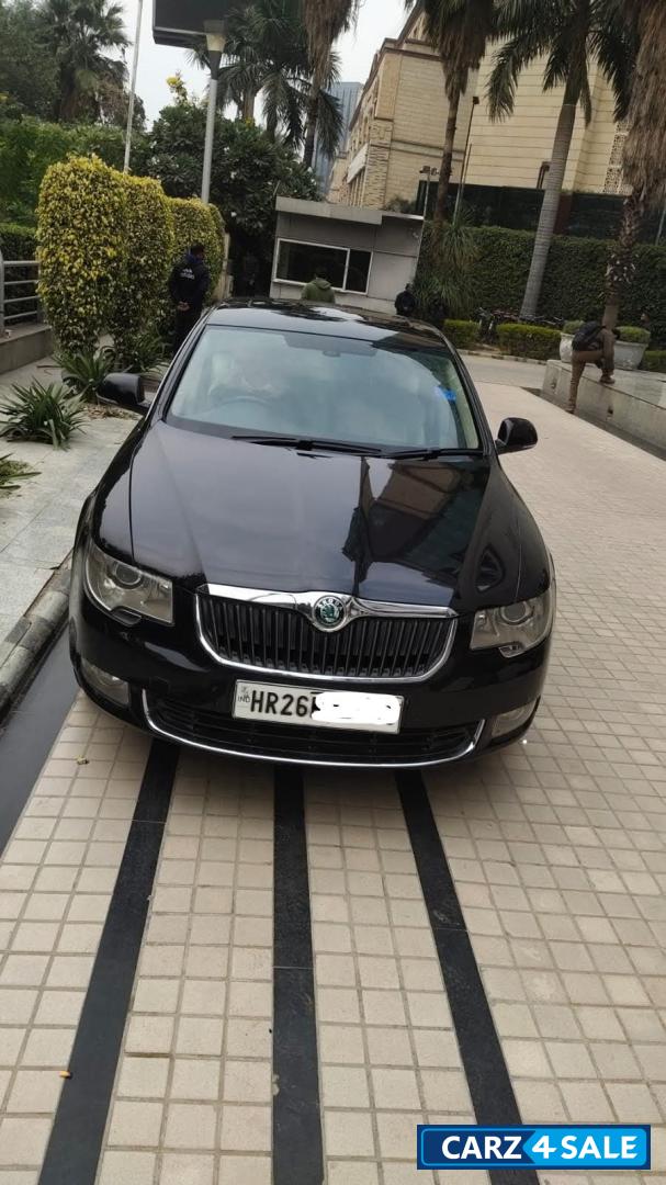 Skoda Superb Elegance 1.8 TSI MT