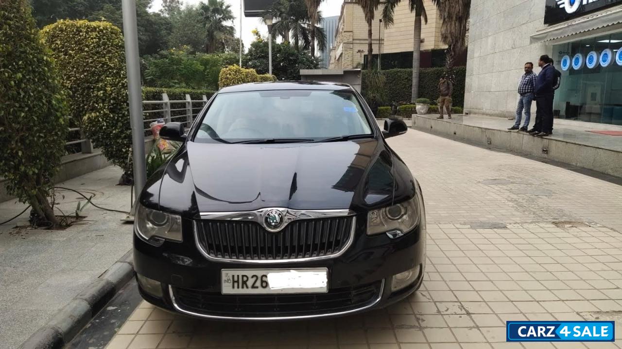 Skoda Superb Elegance 1.8 TSI MT