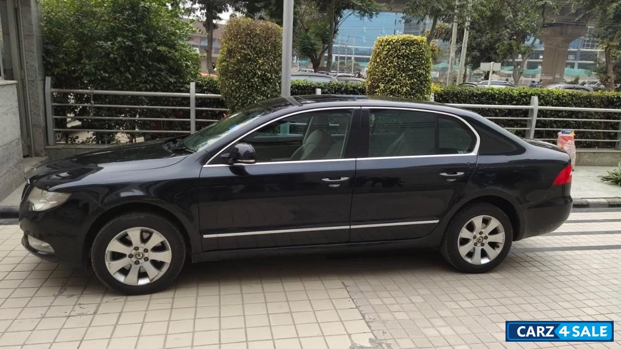 Skoda Superb Elegance 1.8 TSI MT
