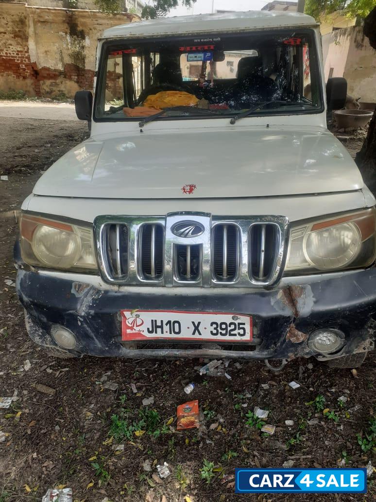 White Mahindra Bolero Plus AC (2523cc)