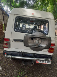 White Mahindra Bolero Plus AC (2523cc)
