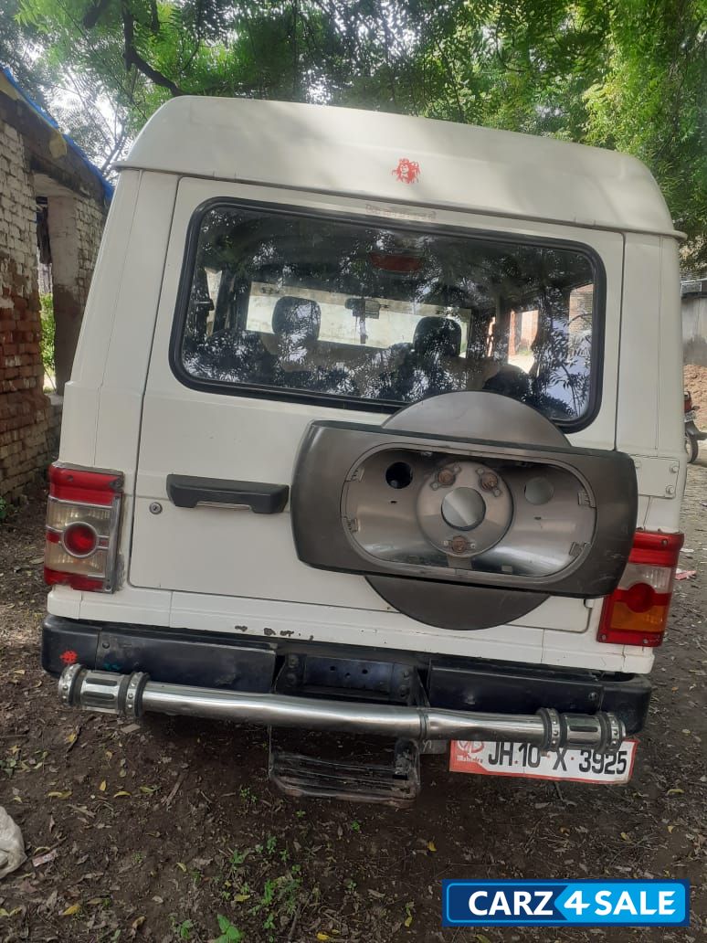 White Mahindra Bolero Plus AC (2523cc)