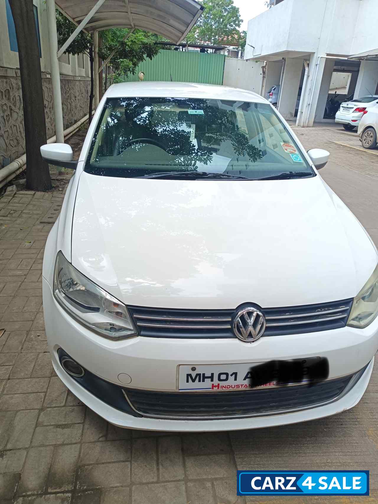 White Volkswagen Vento Highline