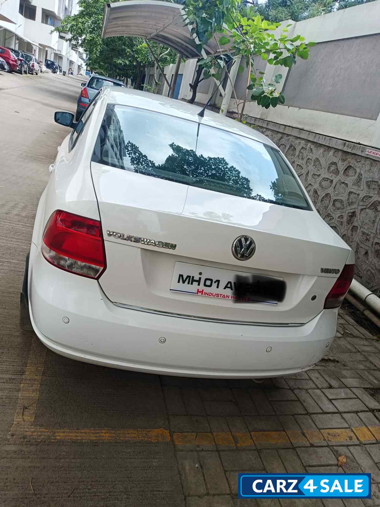 White Volkswagen Vento Highline