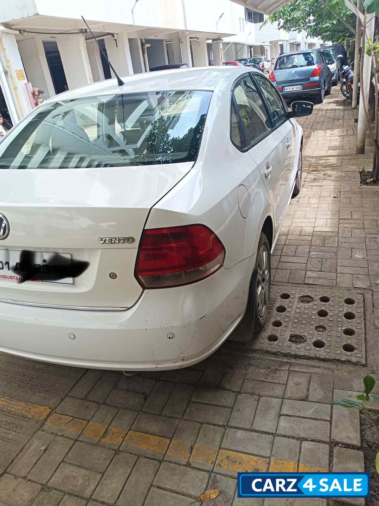 White Volkswagen Vento Highline