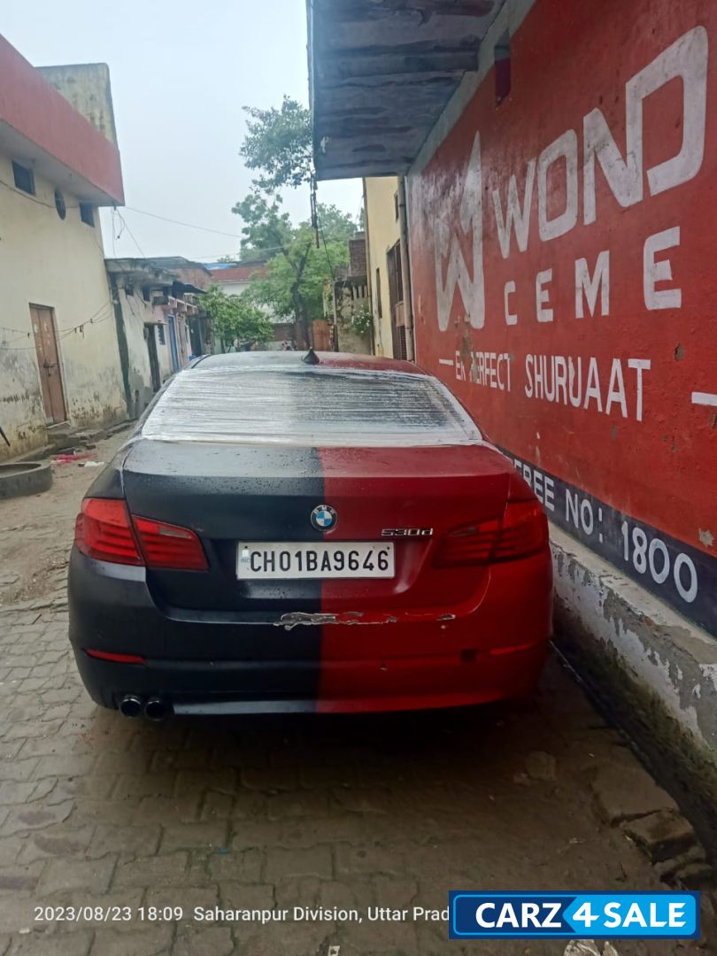 Black BMW 5-Series 530 D Black BMW 5-Series 530 D