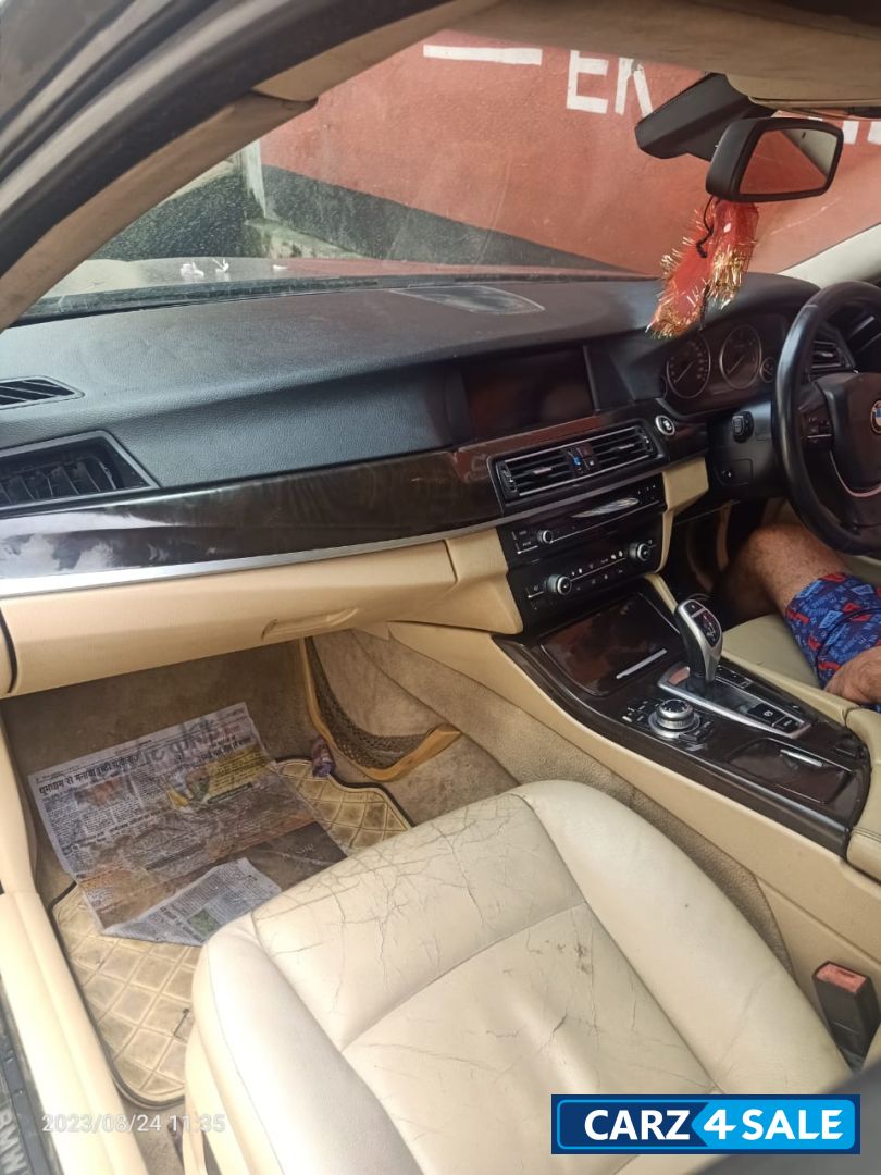 Black BMW 5-Series 530 D Black BMW 5-Series 530 D