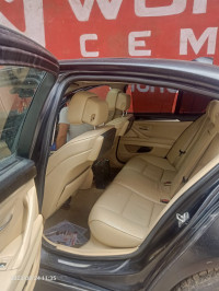 Black BMW 5-Series 530 D