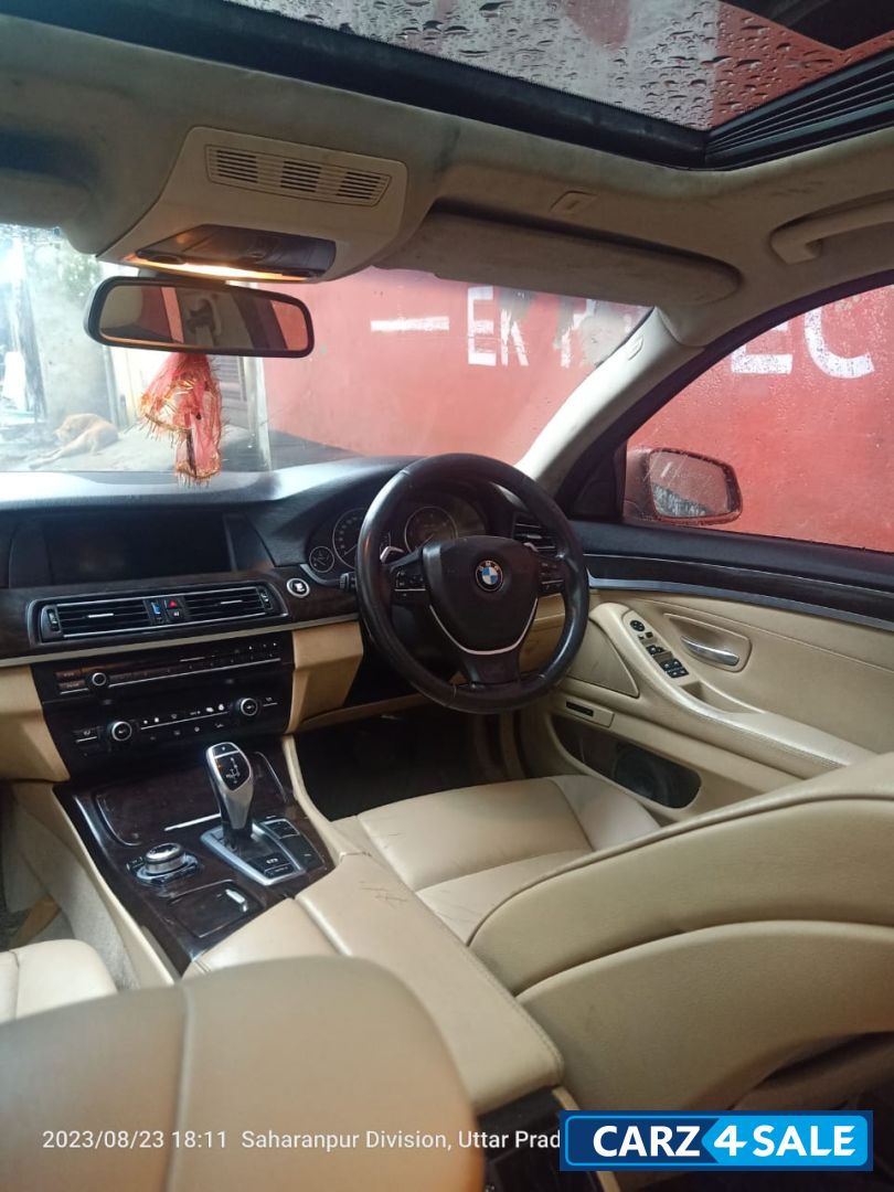 Black BMW 5-Series 530 D Black BMW 5-Series 530 D